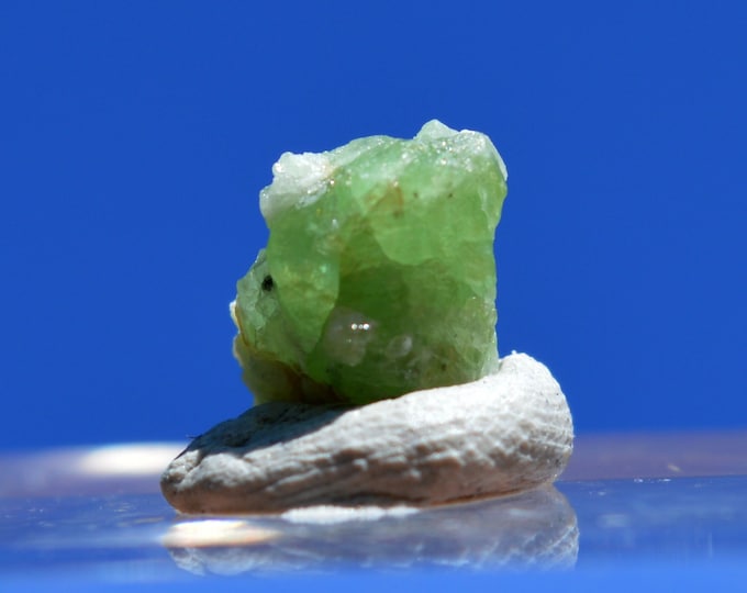 Grossular Garnet var. Tsavorite 3.5 carats - Merelani Hills, Lelatema Mountains, Simanjiro District, Manyara Region, Tanzania