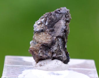 Meneghinite 0,7 grammi - Kalkar, cava della Pacific Cement and Aggregate Company, Santa Cruz, Contea di Santa Cruz, California, USA