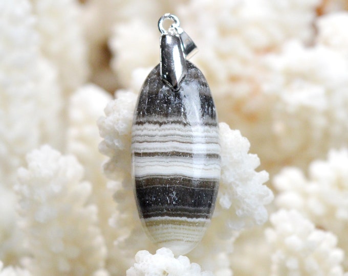 26 carat calcite - natural stone cabochon pendant - Mexico / EJ89