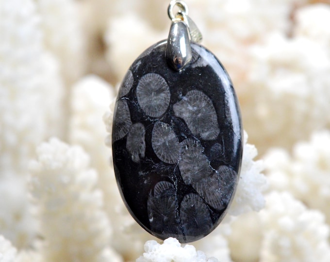 39 carat fossil coral - natural stone cabochon pendant - Indonesia /FP93