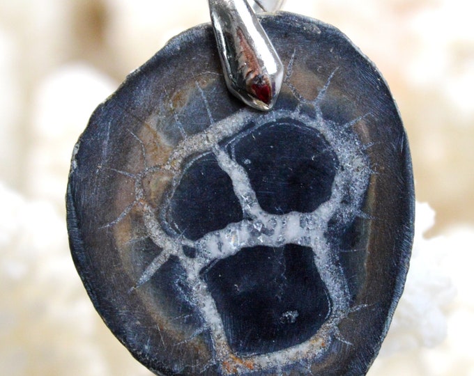 Septaria 41 carats - natural stone cabochon pendant - Morocco // Ref AQ46