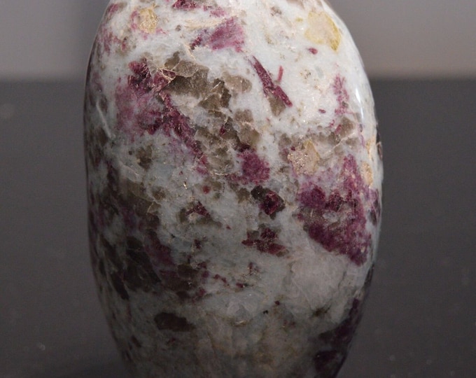 Rubellite Tourmaline - Free Form - 1291 grams - Antananarivo Province, Madagascar