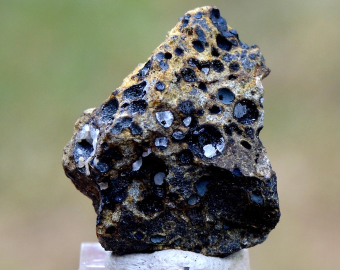 Philipsite 12 grams - Perrier, Issoire, Puy-de-Dôme, Auvergne-Rhône-Alpes, France