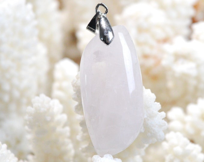 Quartz rose 54 carats - pendentif cabochon pierre naturelle - Madagascar / FD17