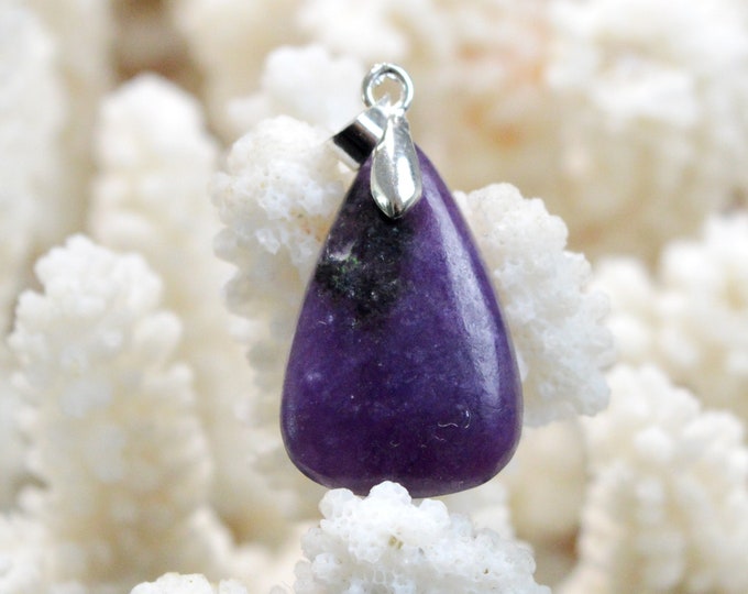 16 carat Lepidolite - natural stone cabochon pendant - Brazil / EY88