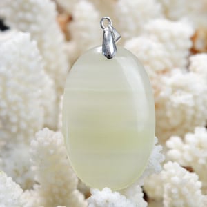 65 carat green onyx - natural stone cabochon pendant - Pakistan // DN42