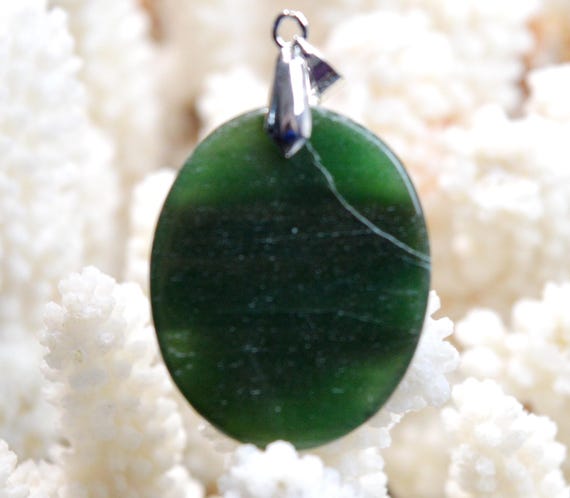 12640 本物翡翠製緑色円形ペンダント 12640 本物翡翠製緑色円形ペンダント - メルカリ