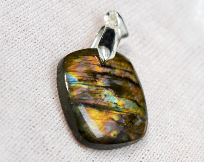 23-carat Labradorite - natural stone cabochon pendant - Madagascar / GC69