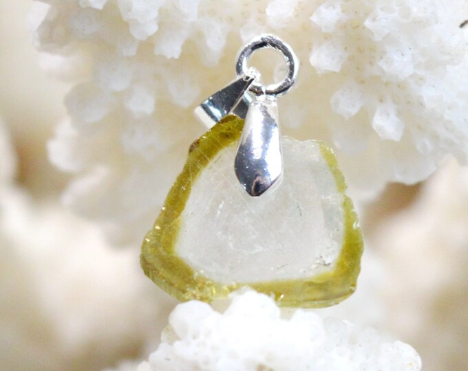 Tourmaline 4.2 carats - natural stone cabochon pendant - Pakistan // CW96