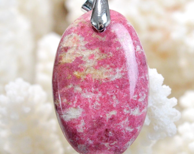 Thulite 41 carats - natural stone cabochon pendant - Norway // BQ22