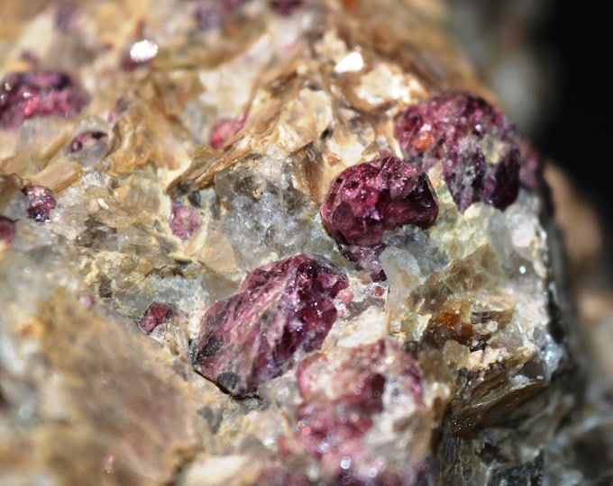 Garnet & muscovite - 2092 grams - Galileia, Minas Gerais, Brazil