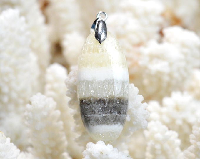 38 carat calcite - natural stone cabochon pendant - Mexico / EJ68