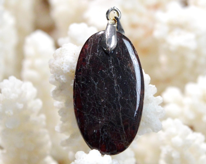 32-carat Rhodolite Garnet - natural stone cabochon pendant - Mozambique / GC98