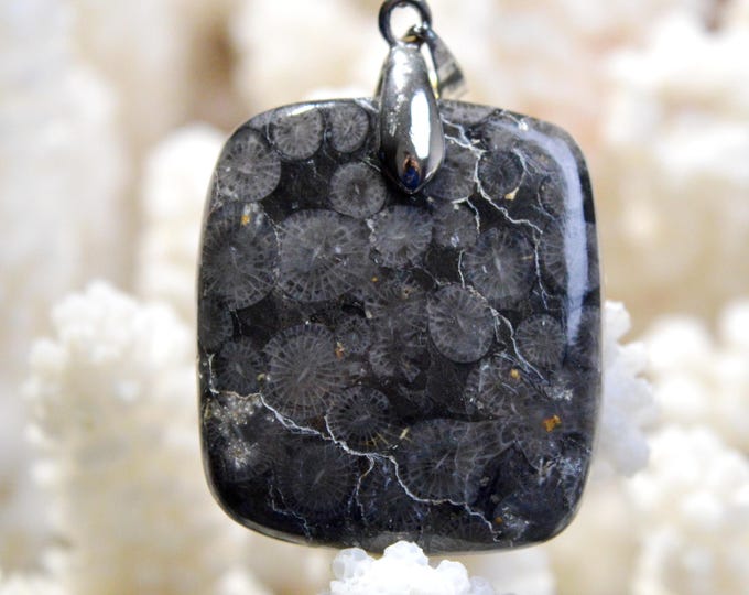 44 carat fossil coral - natural stone cabochon pendant - Indonesia /FP86