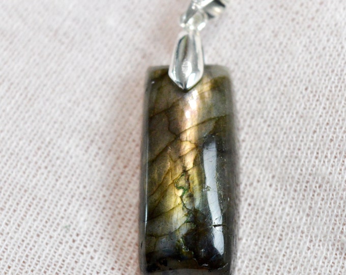 Labradorite 34 carats - natural stone cabochon pendant - Madagascar // CS67