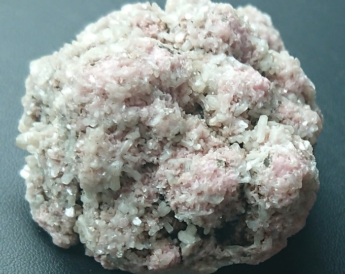 Rhodochrosite 262 grammes - Rhodochrosite stilbite - rare crystal - Bulgaria