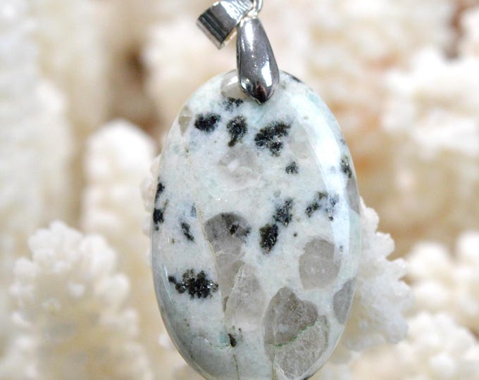 39-carat Kiwi Jasper - natural stone cabochon pendant - New Zealand / GA71