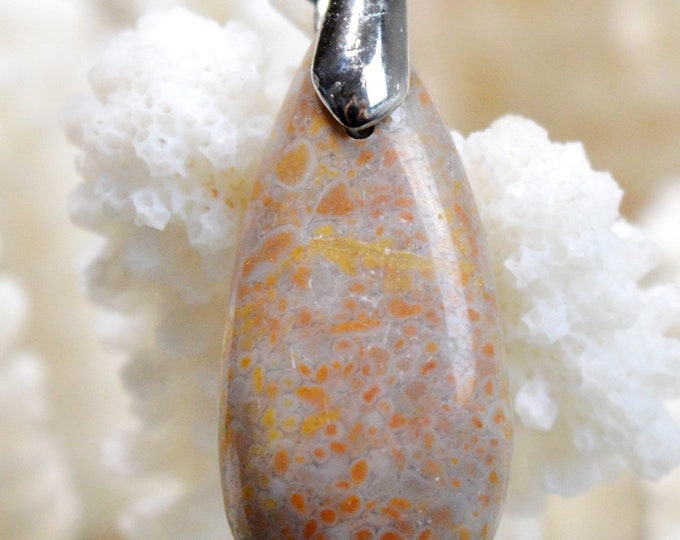 18-carat Blood Jasper - Natural Stone Cabochon Pendant - India // BE73