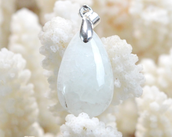18 carat Prehnite - natural stone cabochon pendant - Italy / FM38 - RARE