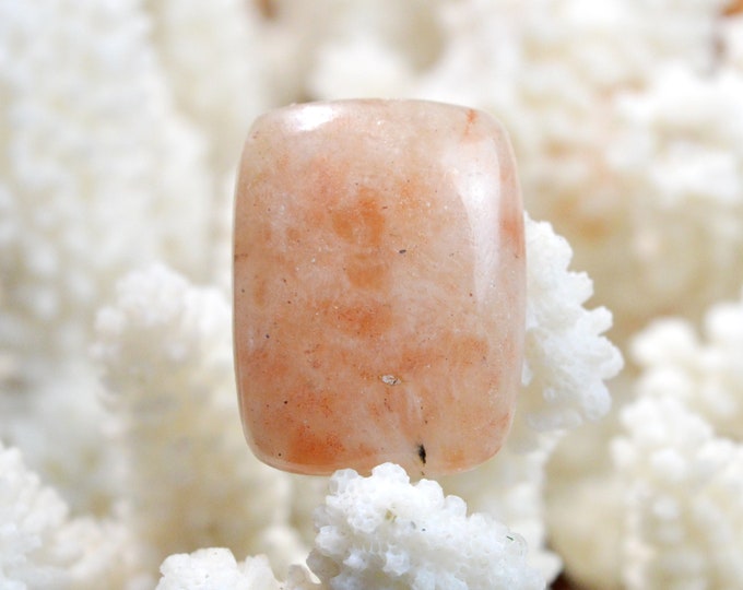 37 carat sunstone - natural stone cabochon - India / EE87