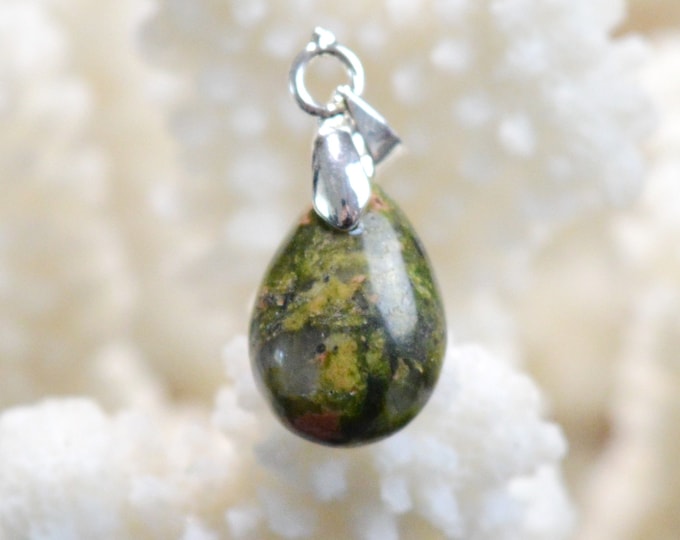 Unakite 6.7 carats - natural stone cabochon pendant - Mozambique // CW36