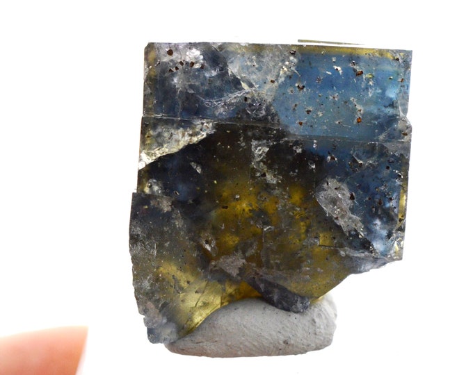 Fluorite 39 grams - Valzergues, Villefranche-de-Rouergue, Aveyron, Occitanie, France