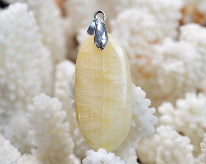 Aragonite 33 carats - natural stone cabochon pendant - Namibia // DH6