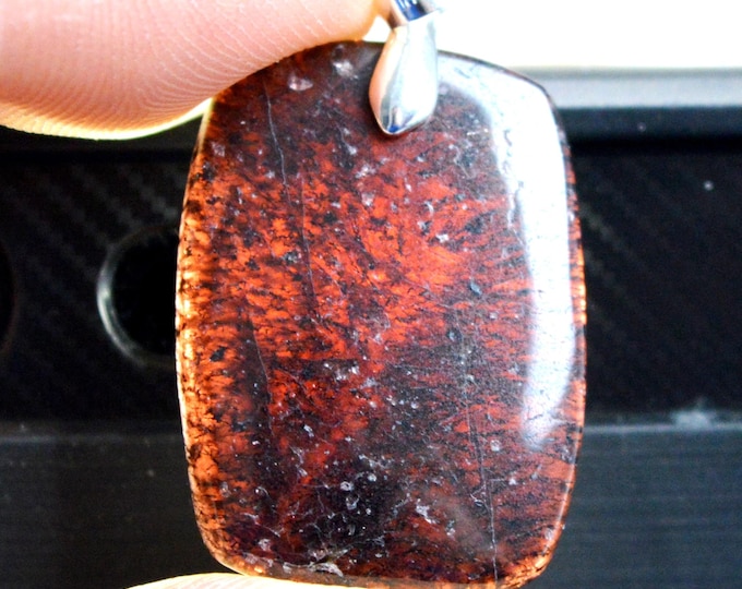 Rhodolite Garnet - 46 carats - natural stone cabochon pendant - Mozambique / FS69