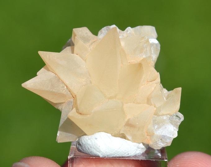 Calcite 14 grams - Limestone quarry, Limont-Fontaine, Maubeuge, Avesnes-sur-Helpe, Nord, Hauts-de-France, France