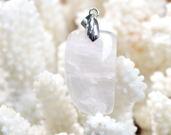 Quartz rose 40 carats - pendentif cabochon pierre naturelle - Madagascar / FD21