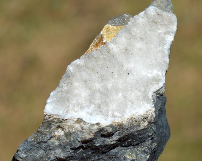 Natrolite 124 grams - Bussiole quarry (Busséol quarry), Saint-Jean-des-Ollières, Clermont-Ferrand, Puy-de-Dôme, France