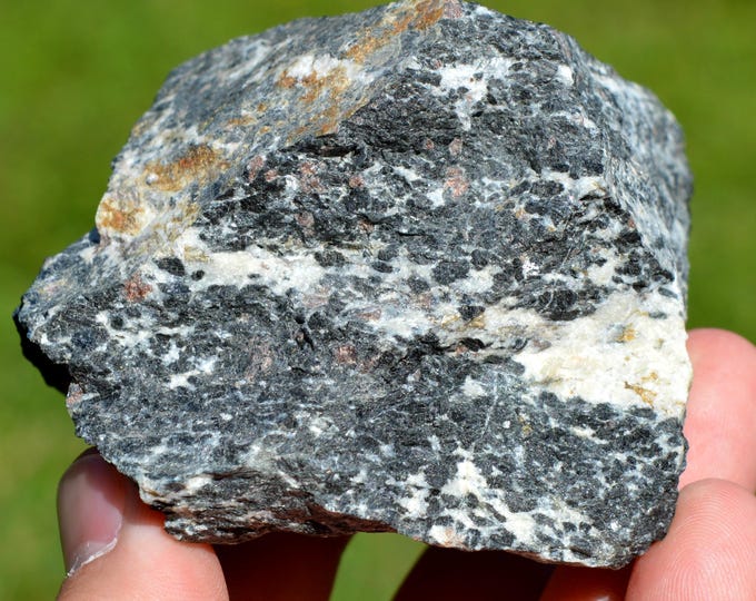 Garnet & Plagioclase 470 grams - La Roche Quarry, Calanhel, Guingamp, Côtes-d'Armor, Brittany, France