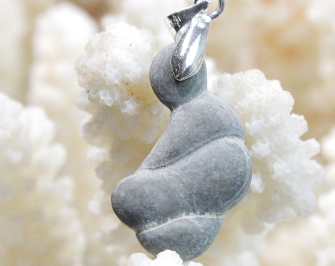 13-carat Fairy Stone - Natural Stone Pendant - Canada / FY37