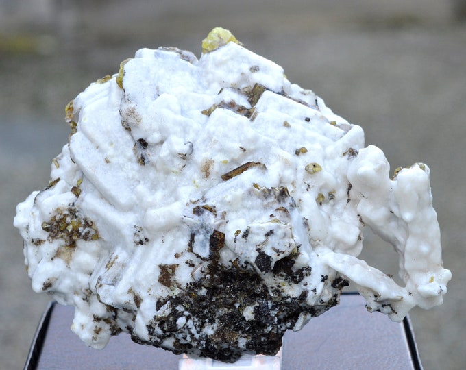 Sulfur & Calcite Bitumen 1120 grams - Agrigento Province, Sicily, Italy