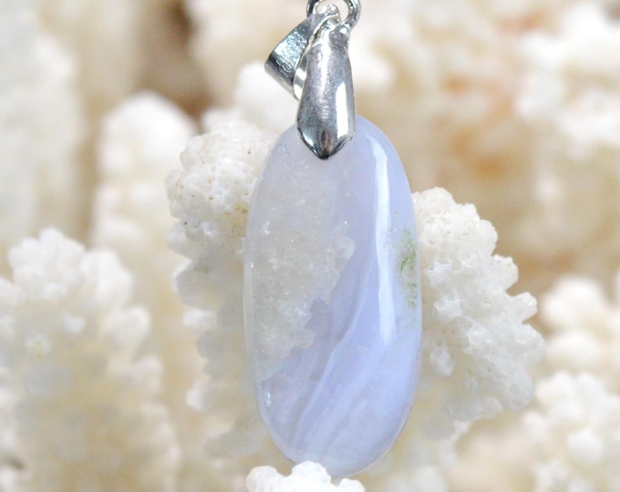21-carat blue lace agate - natural stone cabochon pendant - Mozambique / GB31