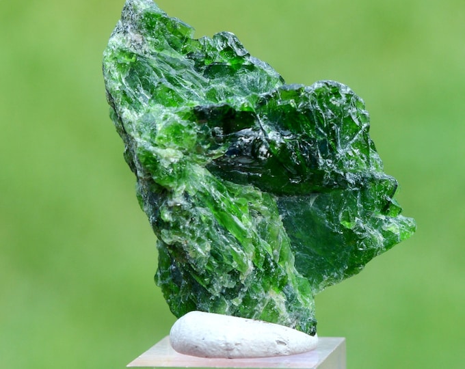 Diopside Var. Chromium-bearing Diopside 18 grams - Inagli chrome diopside deposit, Inagli Massif, Aldan, Sakha, Russia