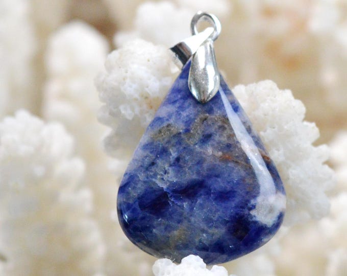 16 carat sodalite - natural stone cabochon pendant - Namibia / FT65