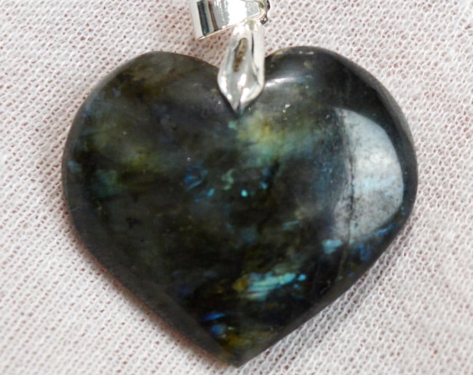 Labradorite 82 carats - pendentif cabochon pierre naturelle - Madagascar / FV81