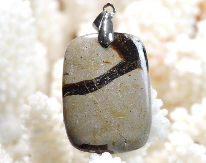 57-carat Septarian Stone - Cabochon Pendant - Madagascar / GA34