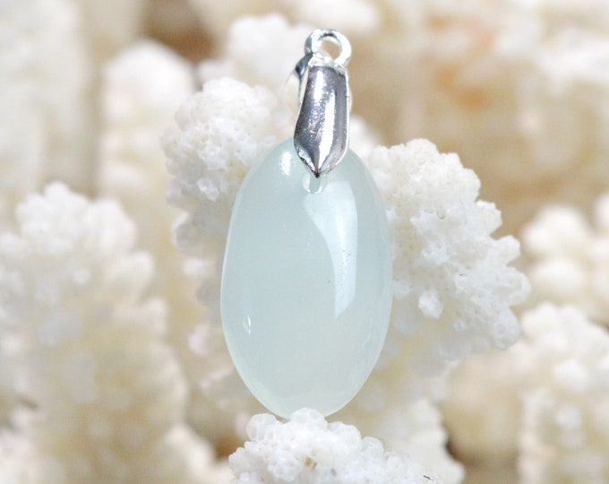 17 carat chalcedony - natural stone cabochon pendant - Türkiye // EA96