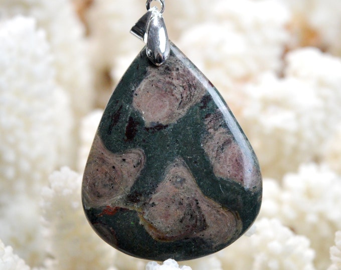 83 carat fuchsite ruby - natural stone cabochon pendant - India / EB40