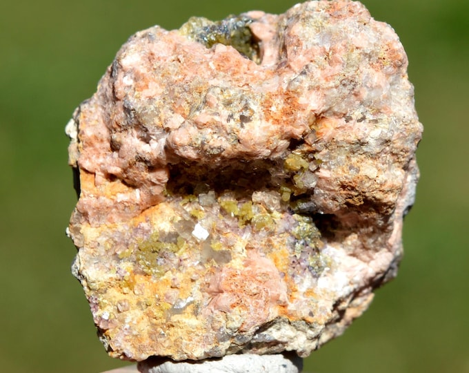 Wulfenite Fluorite Mimetite 49 grams - Monterniers Mines, Lantignié, Villefranche-sur-Saône, Rhône, Auvergne-Rhône-Alpes, France