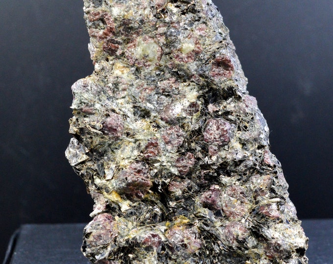 Almandine garnet & biotite phlogopite - 767 grams - Ponte Nova, Minas Gerais, Brazil