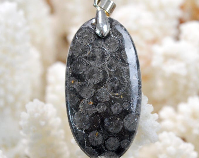 49-carat fossil coral - natural stone cabochon pendant - Indonesia /GB97