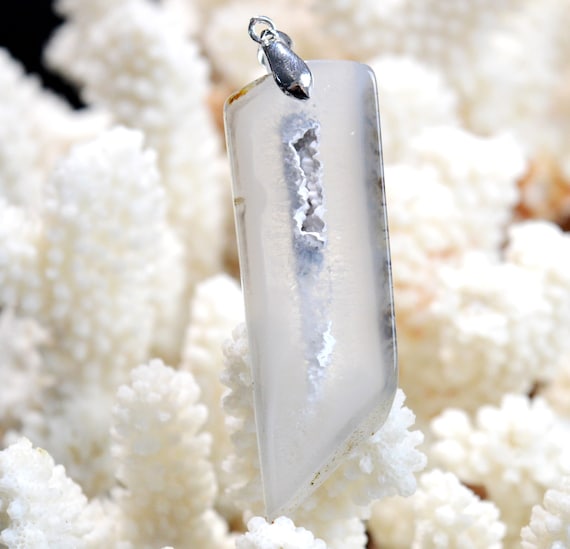 Pendentif En Agate Naturelle - Monture Plaqué Argent - Longueur 5 Cm - Forme Ovale - Neuf Avec Petits Défauts