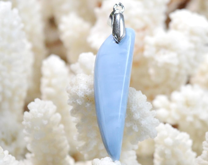 20-carat Owyhee Opal - natural stone cabochon pendant - USA / FX60