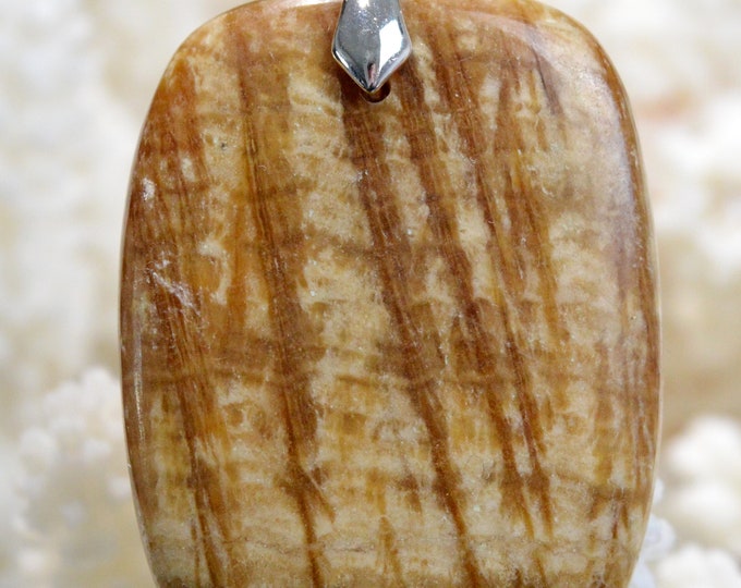 94 carat zoned aragonite - natural stone cabochon pendant - Peru / P12
