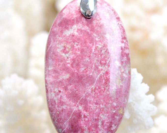 Thulite 48 carats - natural stone cabochon pendant - Norway // BQ16