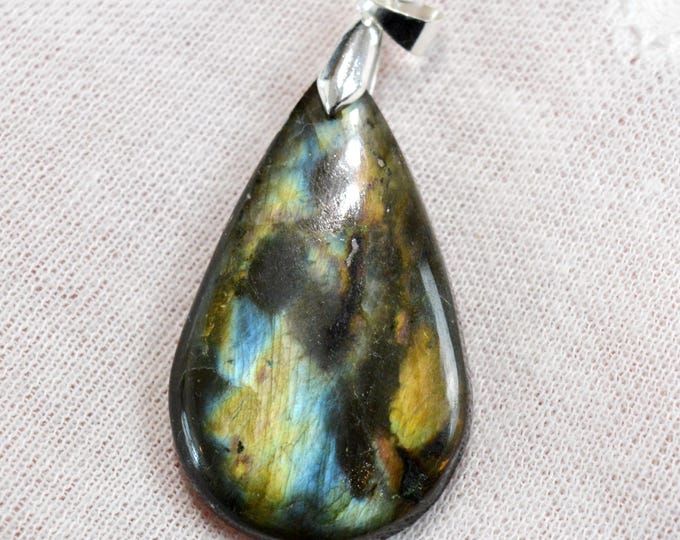 63 carat Labradorite - natural stone cabochon pendant - Madagascar / GC30