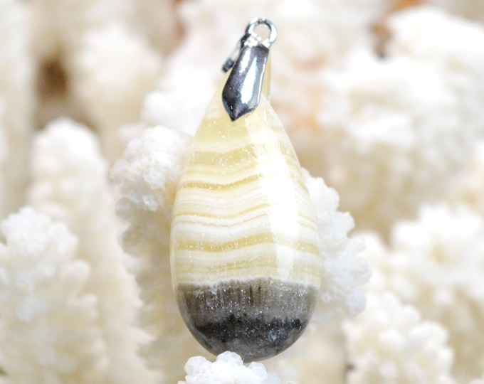 28 carat calcite - natural stone cabochon pendant - Mexico / EJ72